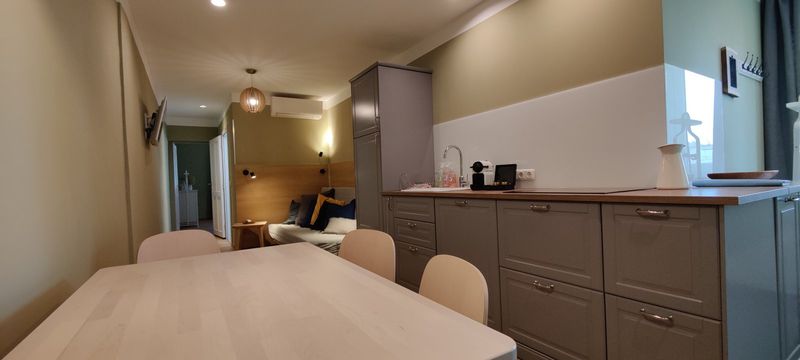 Apartment Refugium: Aufenthaltsraum, Küchenzeile, Alternative Schlafmöglichkeit, Essbereich, Sitzmöglichkeit